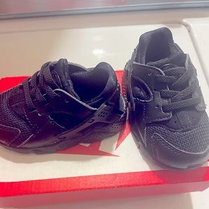 Nike kids huarache run size 4c